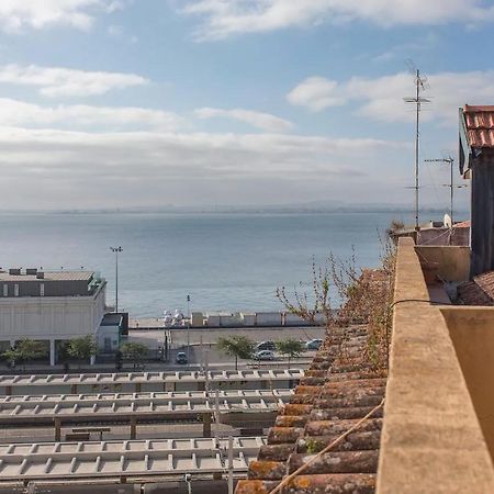 Gorgeous River View In Alfama Lisbon Bagian luar foto