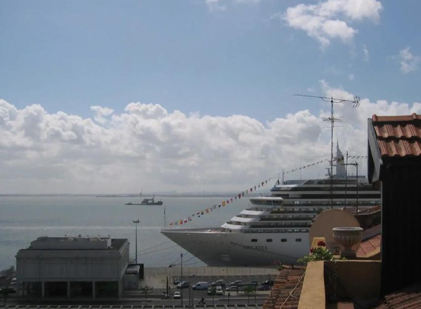 Gorgeous River View In Alfama Lisbon Bagian luar foto